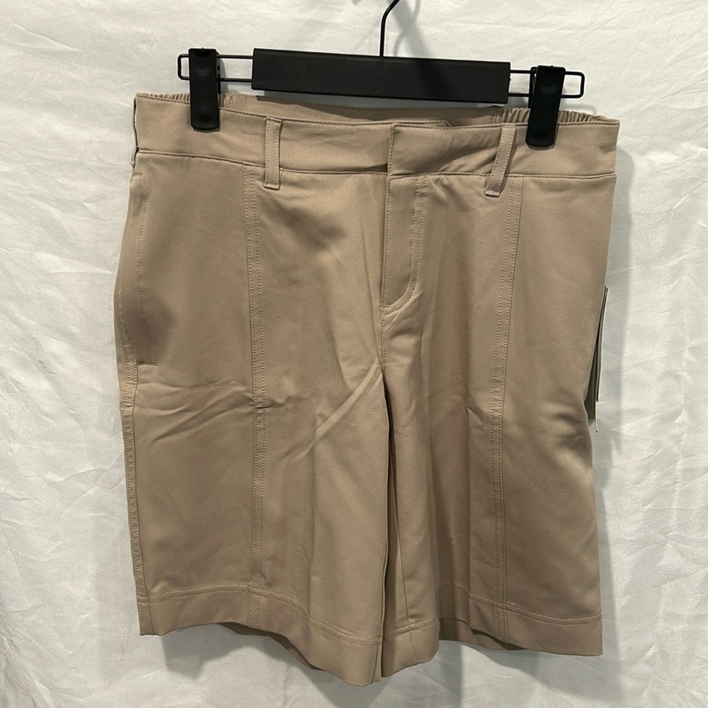 *New With Tags* 32° Cool Stretch Waist Bermuda Beige Shorts Women’s